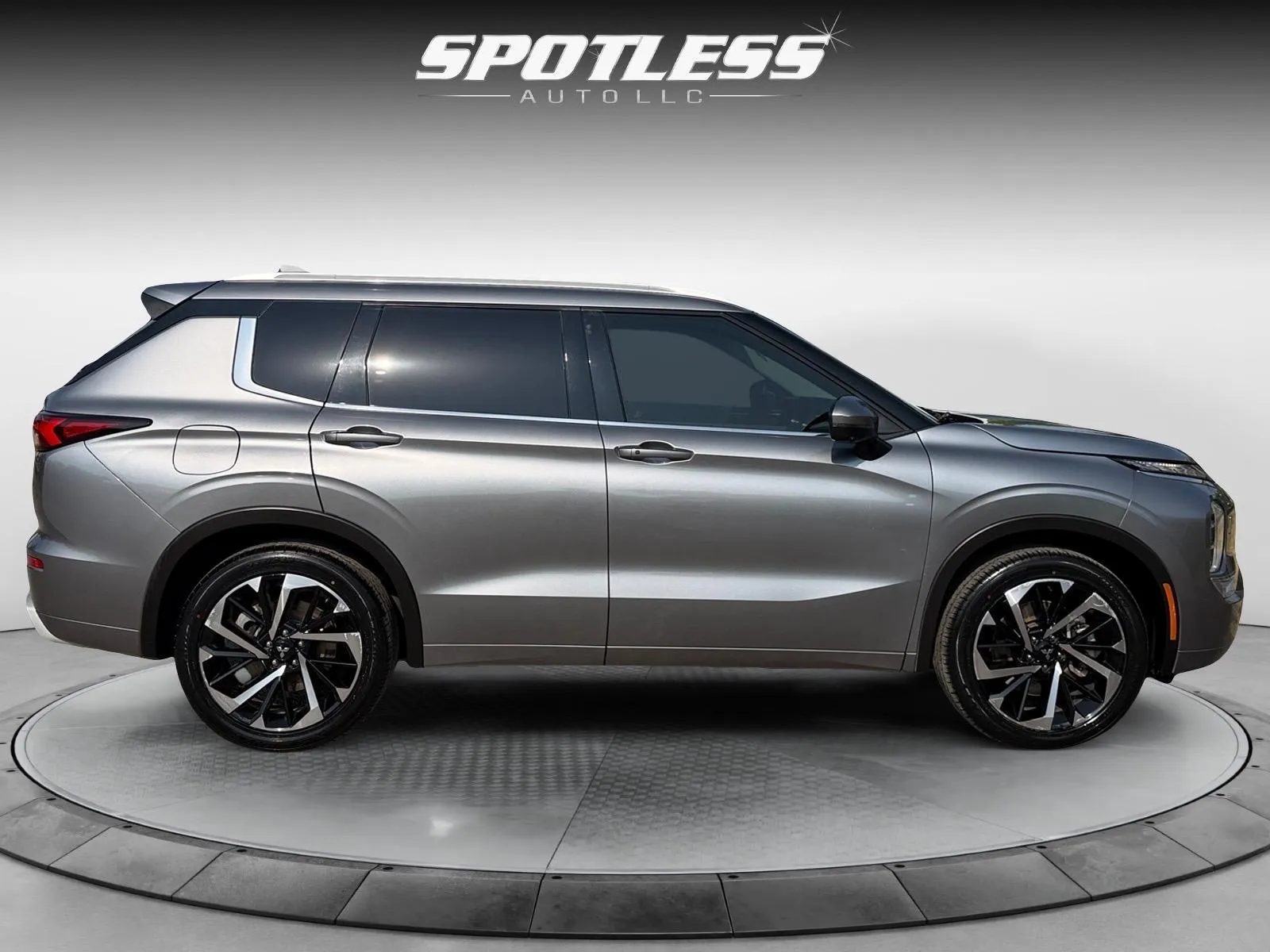Mitsubishi Outlander photo 8