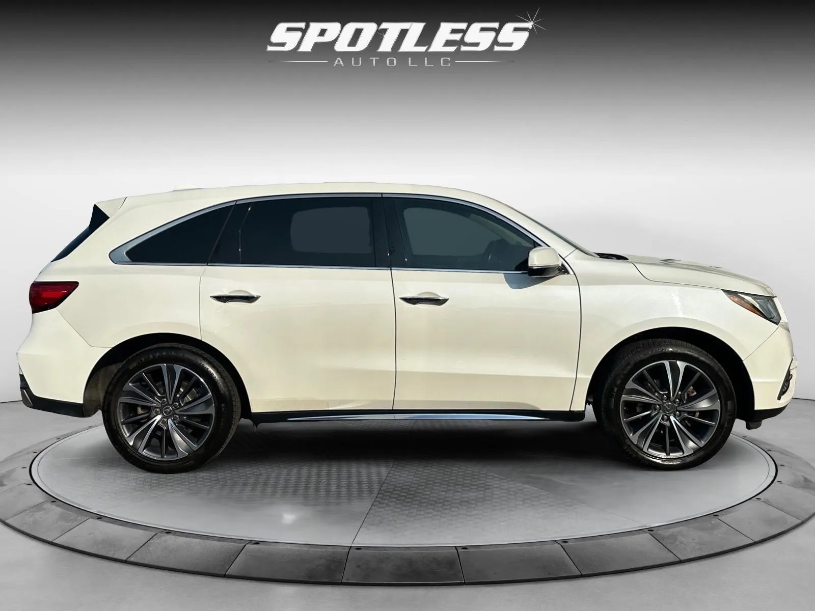 Acura MDX photo 8