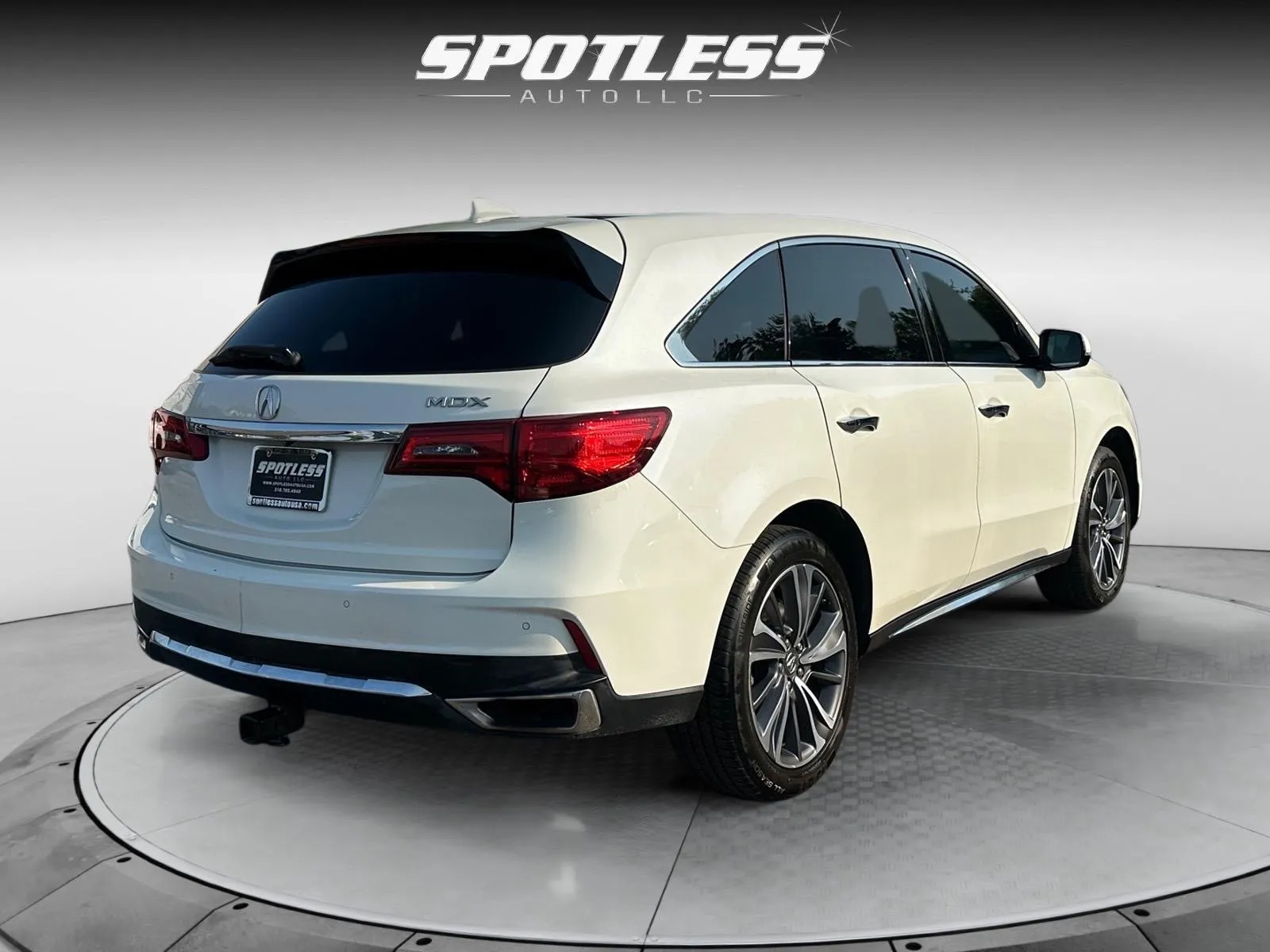 Acura MDX photo 9