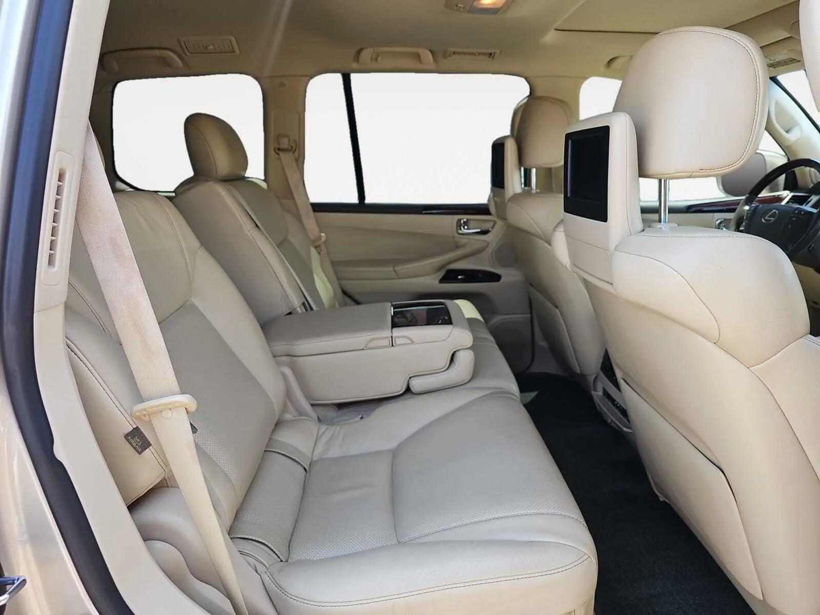 Lexus LX photo 28