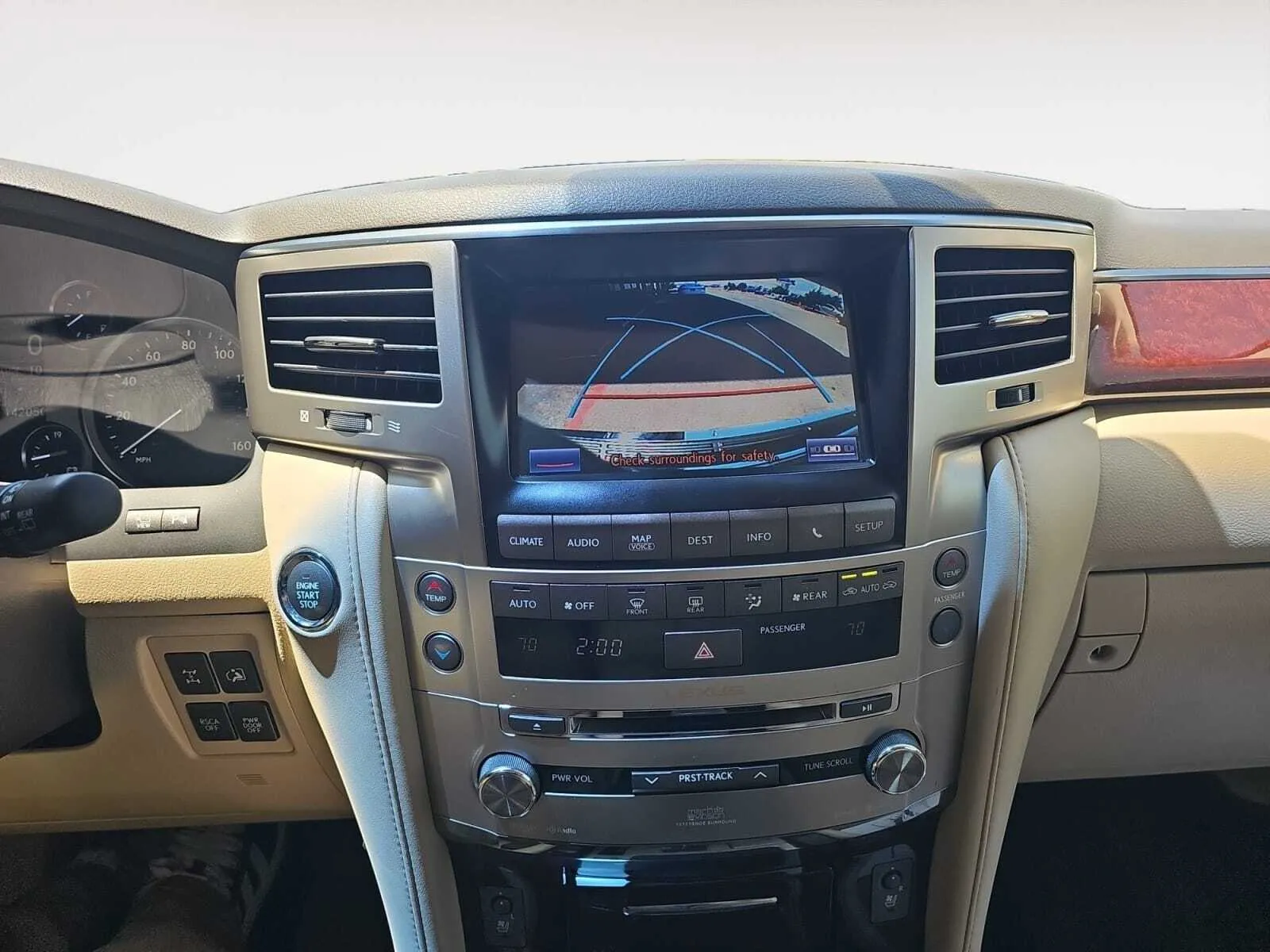 Lexus LX photo 23