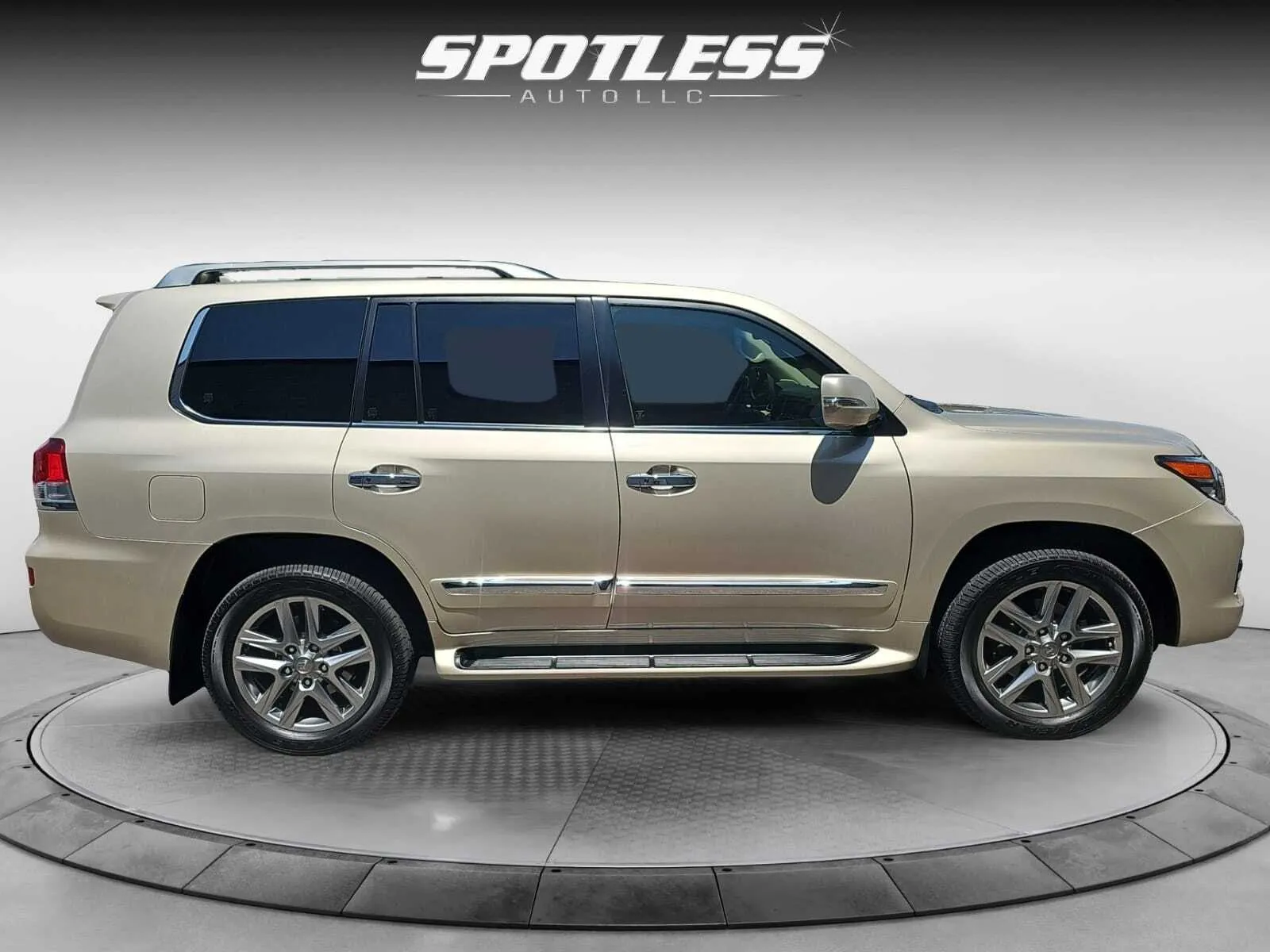 Lexus LX photo 8