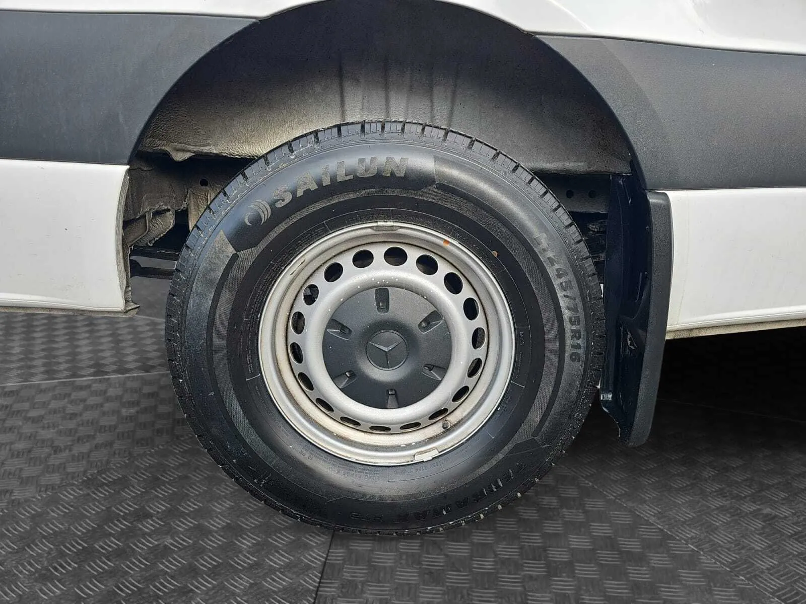 Mercedes-Benz Sprinter photo 15