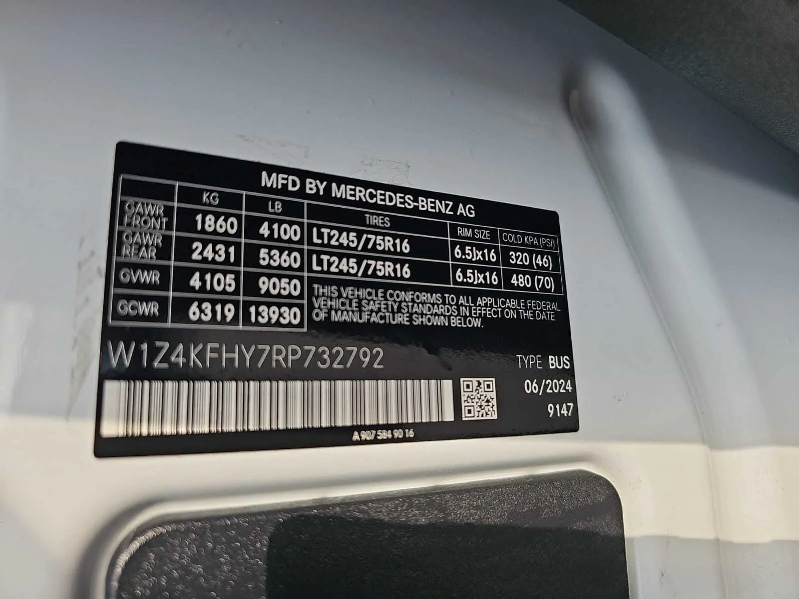 Mercedes-Benz Sprinter photo 17