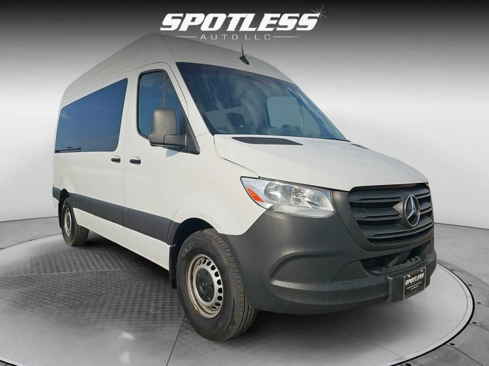 Mercedes-Benz Sprinter photo 11