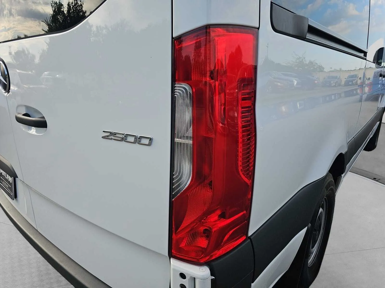 Mercedes-Benz Sprinter photo 13