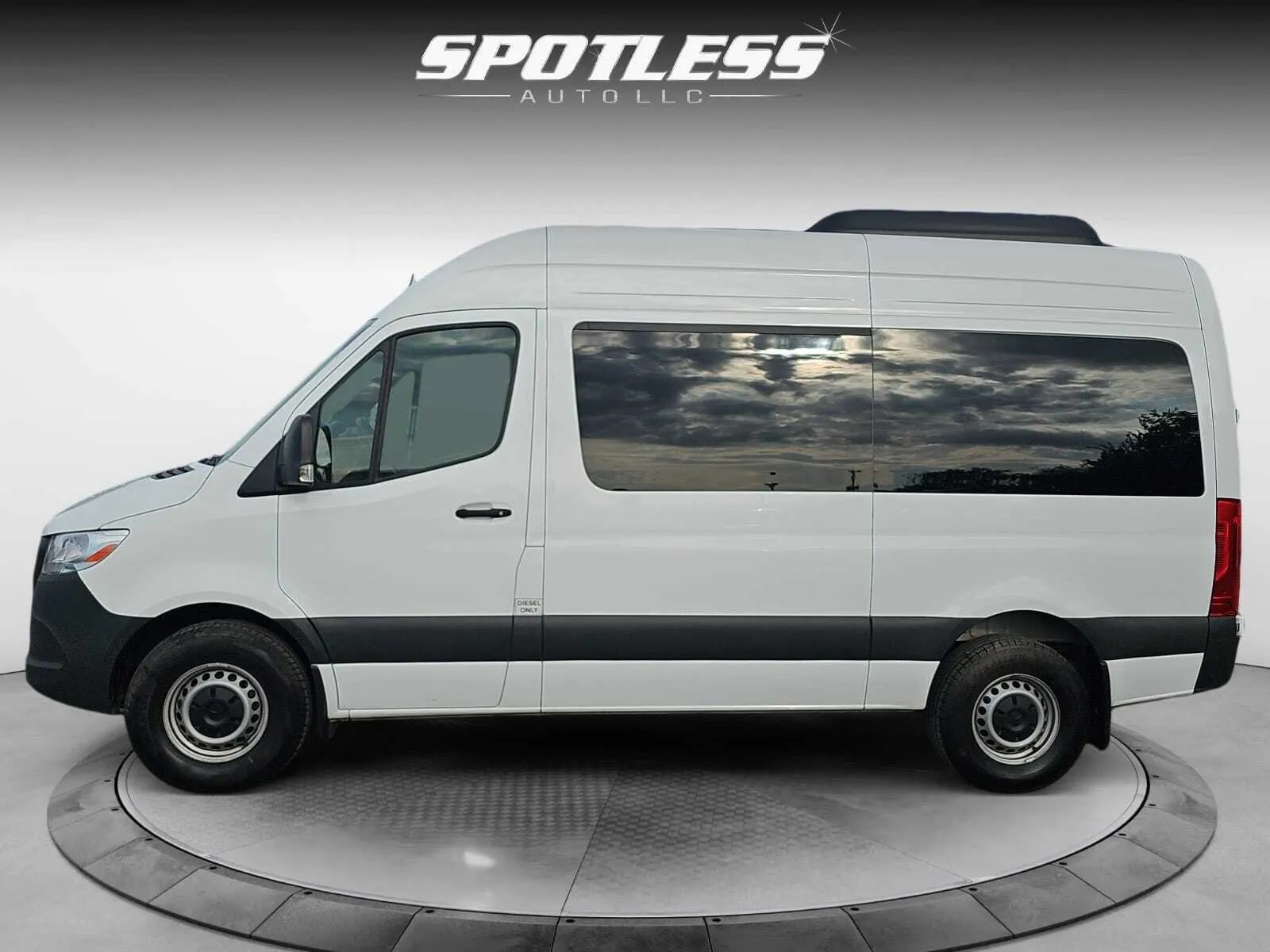 Mercedes-Benz Sprinter photo 3