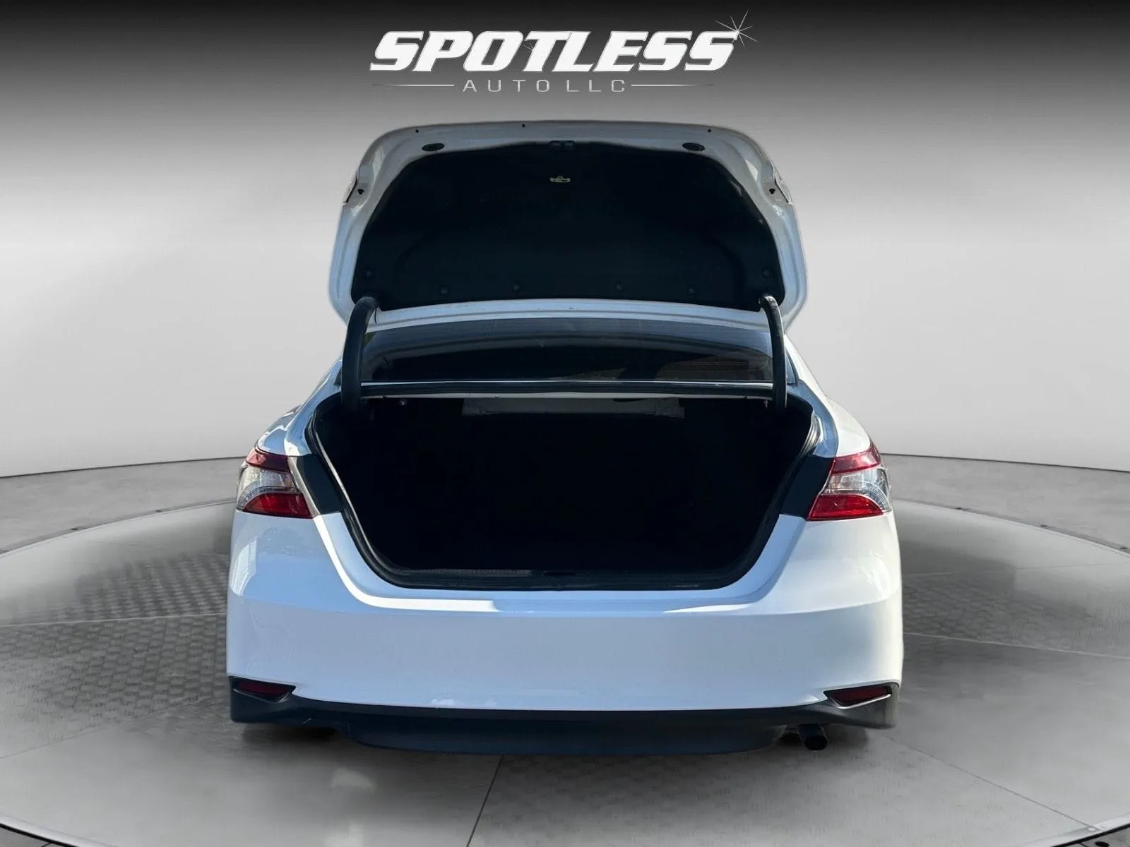Toyota Camry photo 14