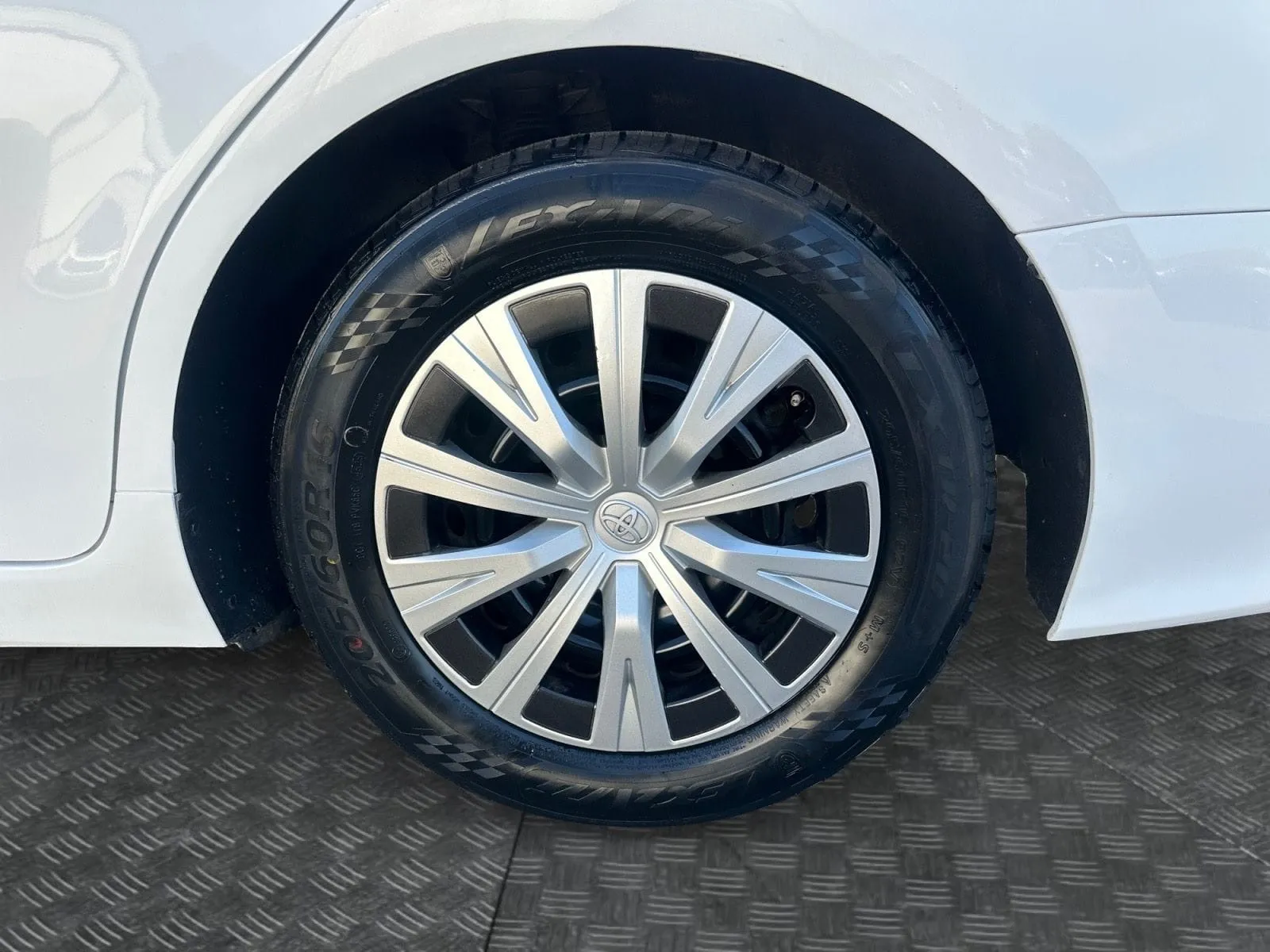 Toyota Camry photo 16