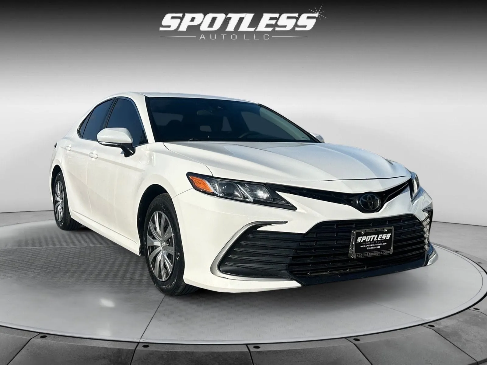 Toyota Camry photo 10