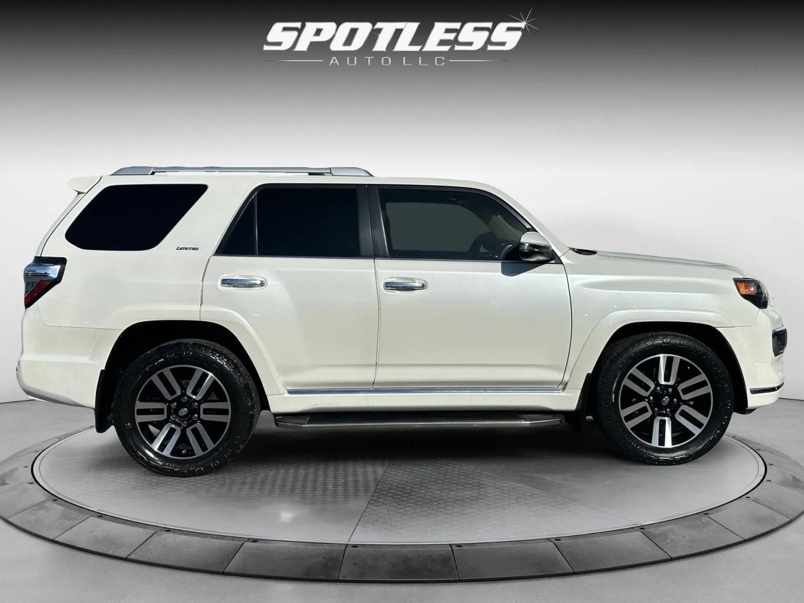 Toyota 4Runner photo 8