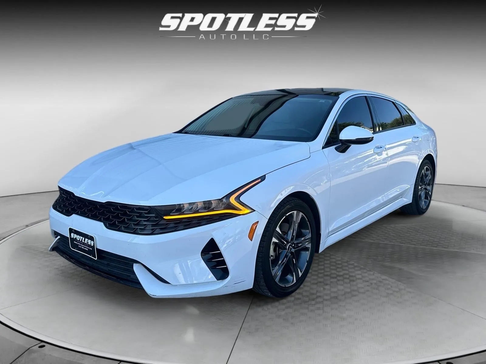 White 2021 Kia K5 EX for sale in San Antonio, TX