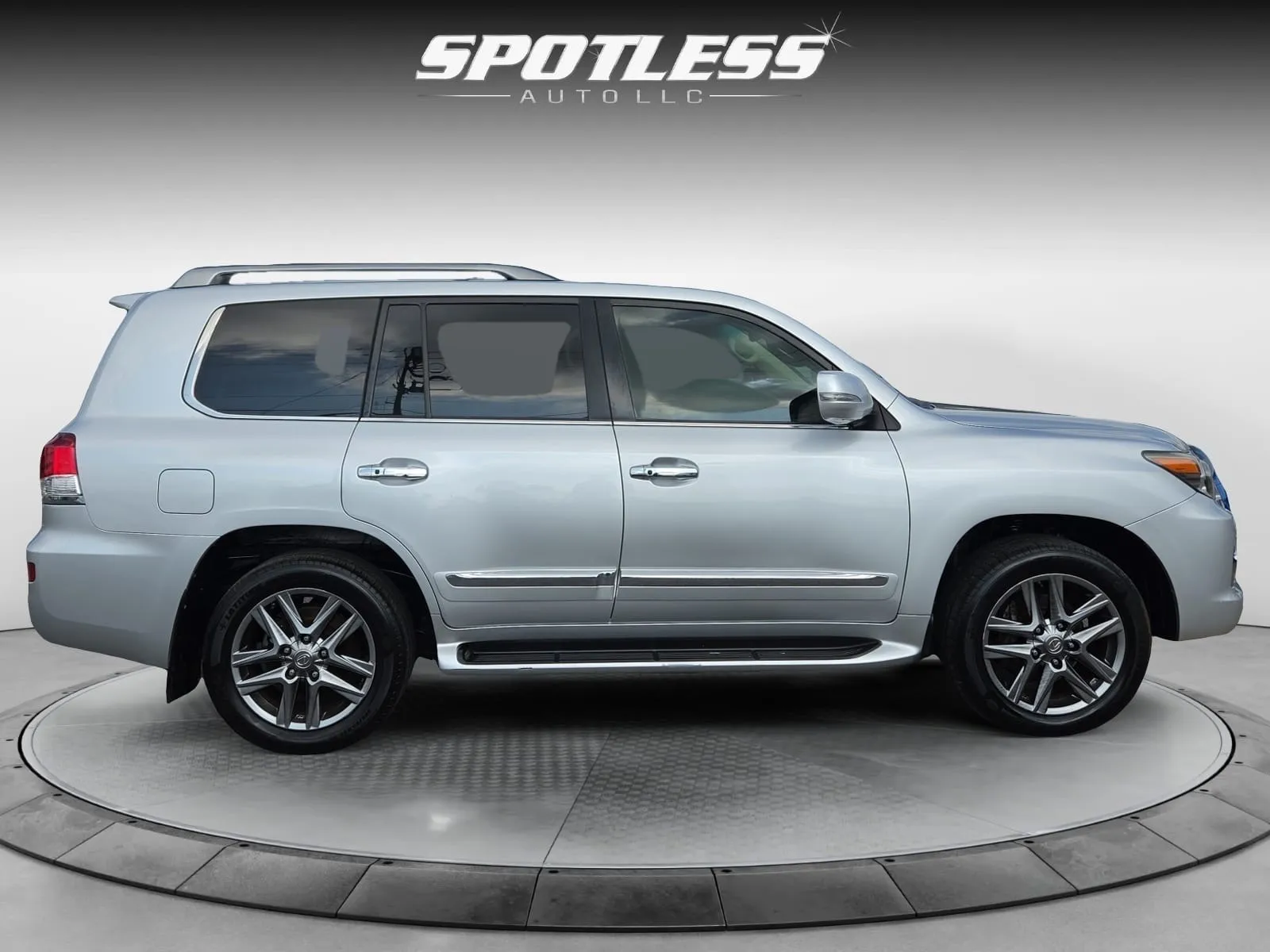 Lexus LX photo 8