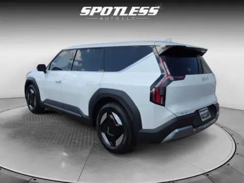 More photos of 2024 Kia EV9 Light Long Range at Spotless Auto Loop 1604, TX