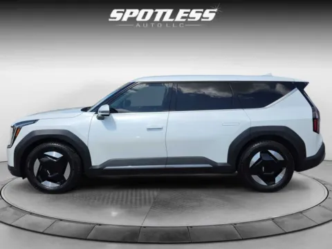 More photos of 2024 Kia EV9 Light Long Range at Spotless Auto Loop 1604, TX