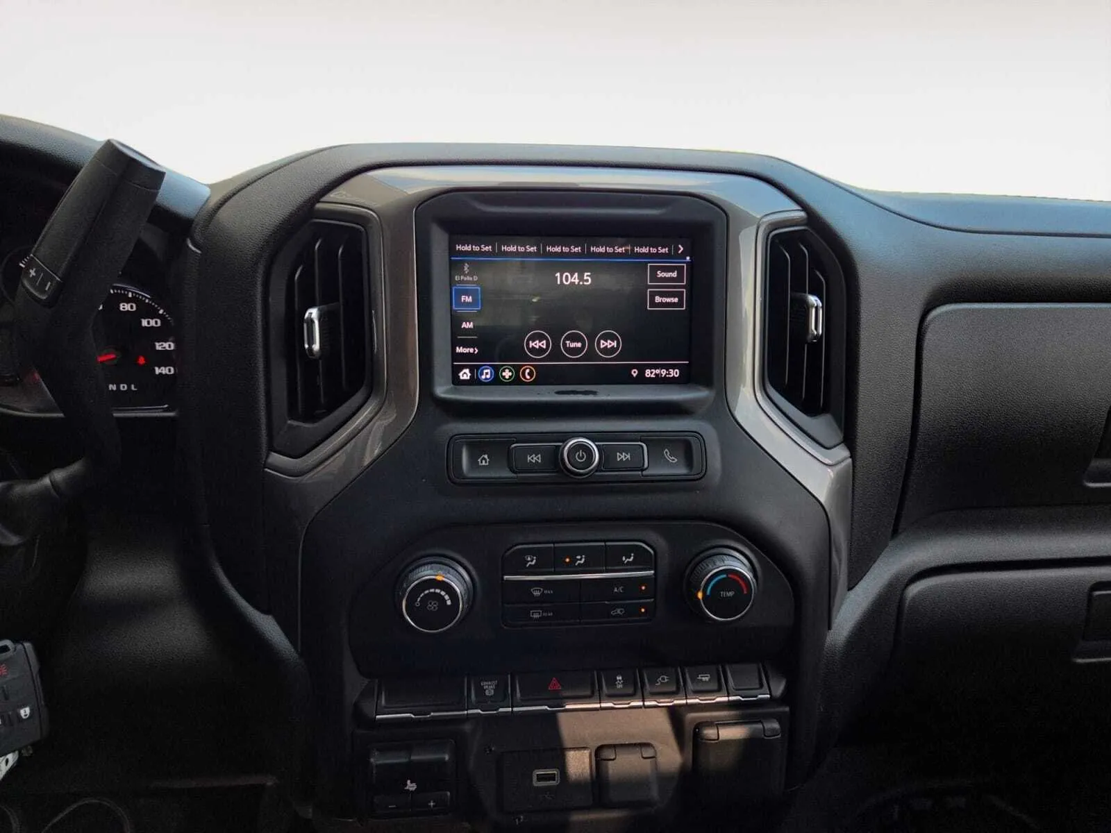 Chevrolet Silverado photo 23