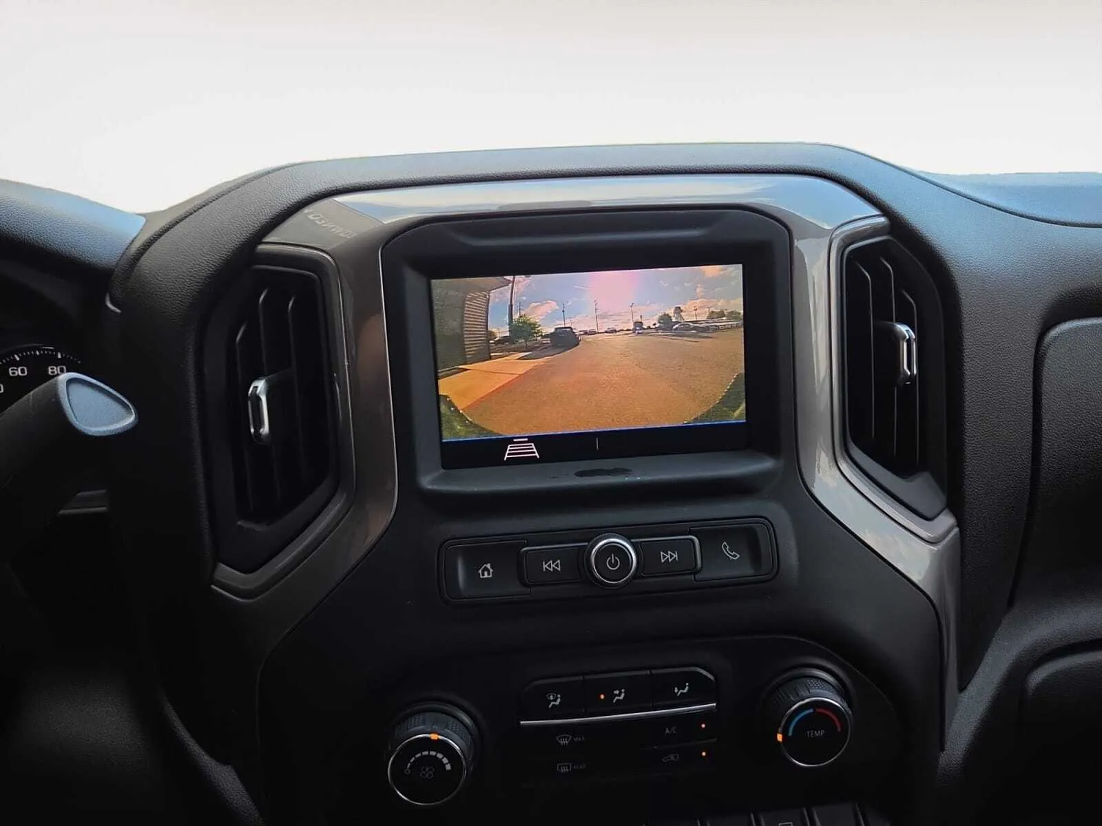 Chevrolet Silverado photo 24