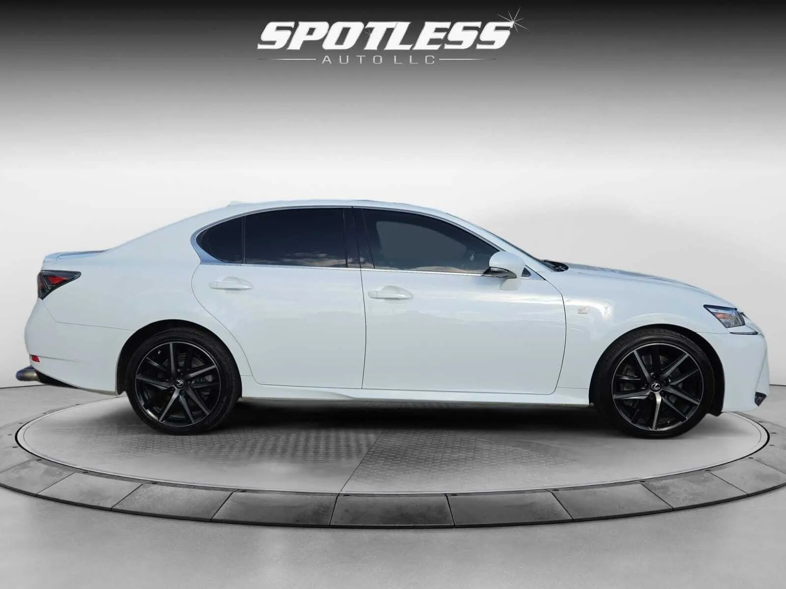 Lexus GS photo 8