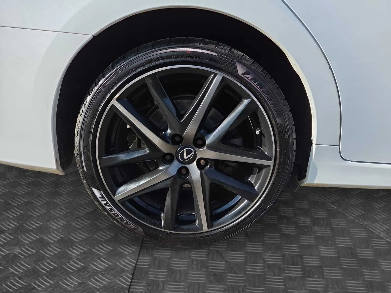 Lexus GS photo 14