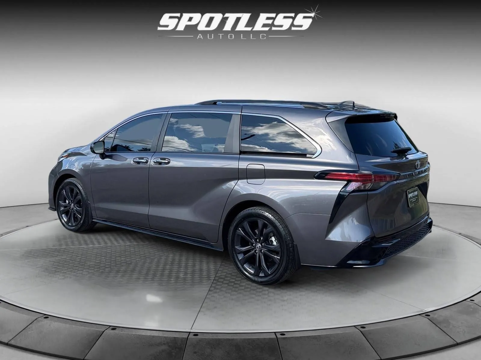 Toyota Sienna photo 4