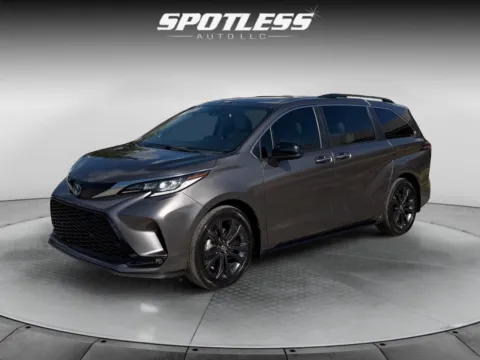 Gray 2022 Toyota Sienna XSE 7-Passenger for sale in San Antonio, TX