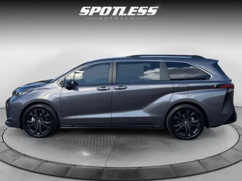 More photos of 2022 Toyota Sienna XSE 7-Passenger at Spotless Auto Loop 1604, TX