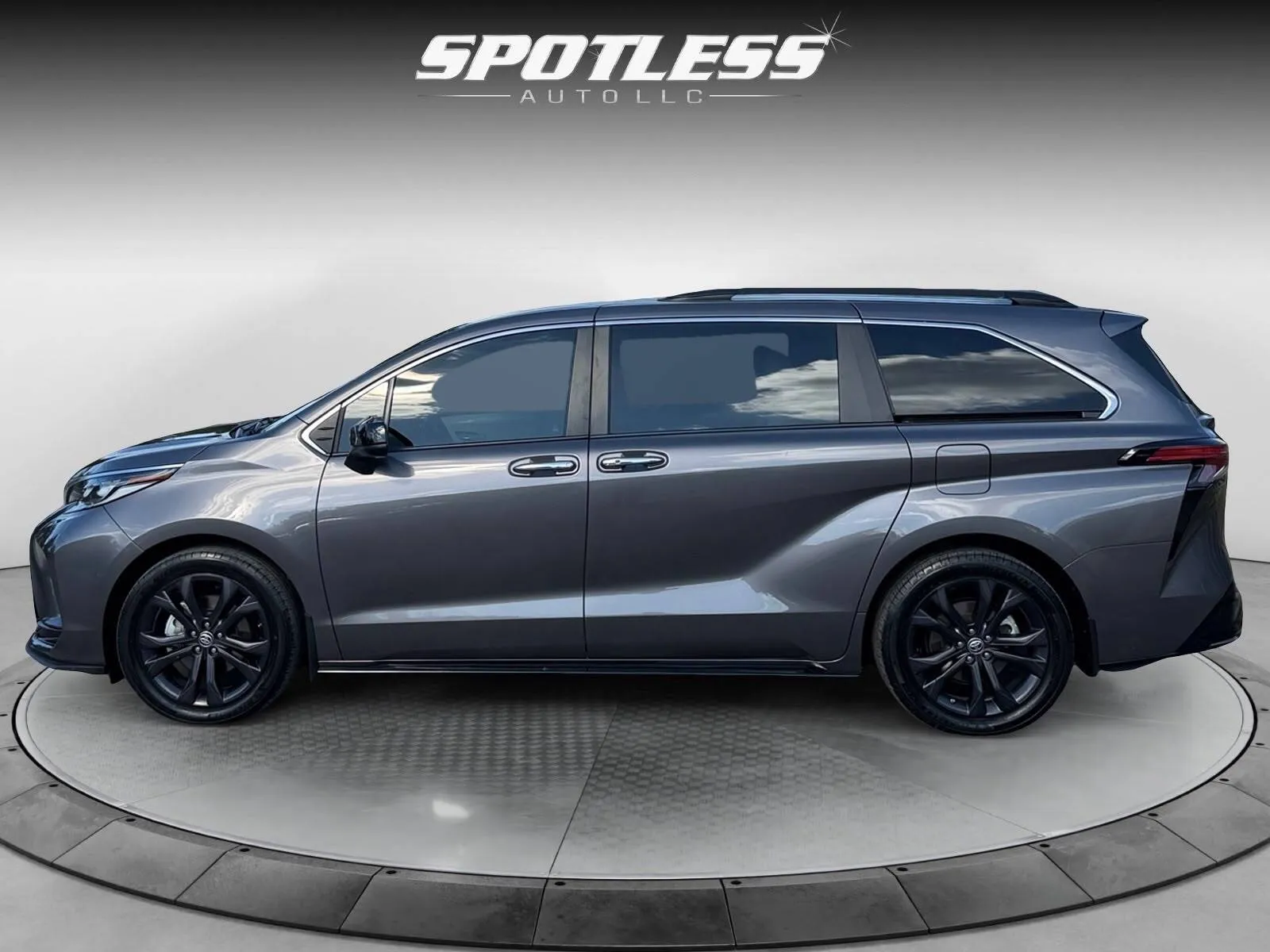 Toyota Sienna photo 5