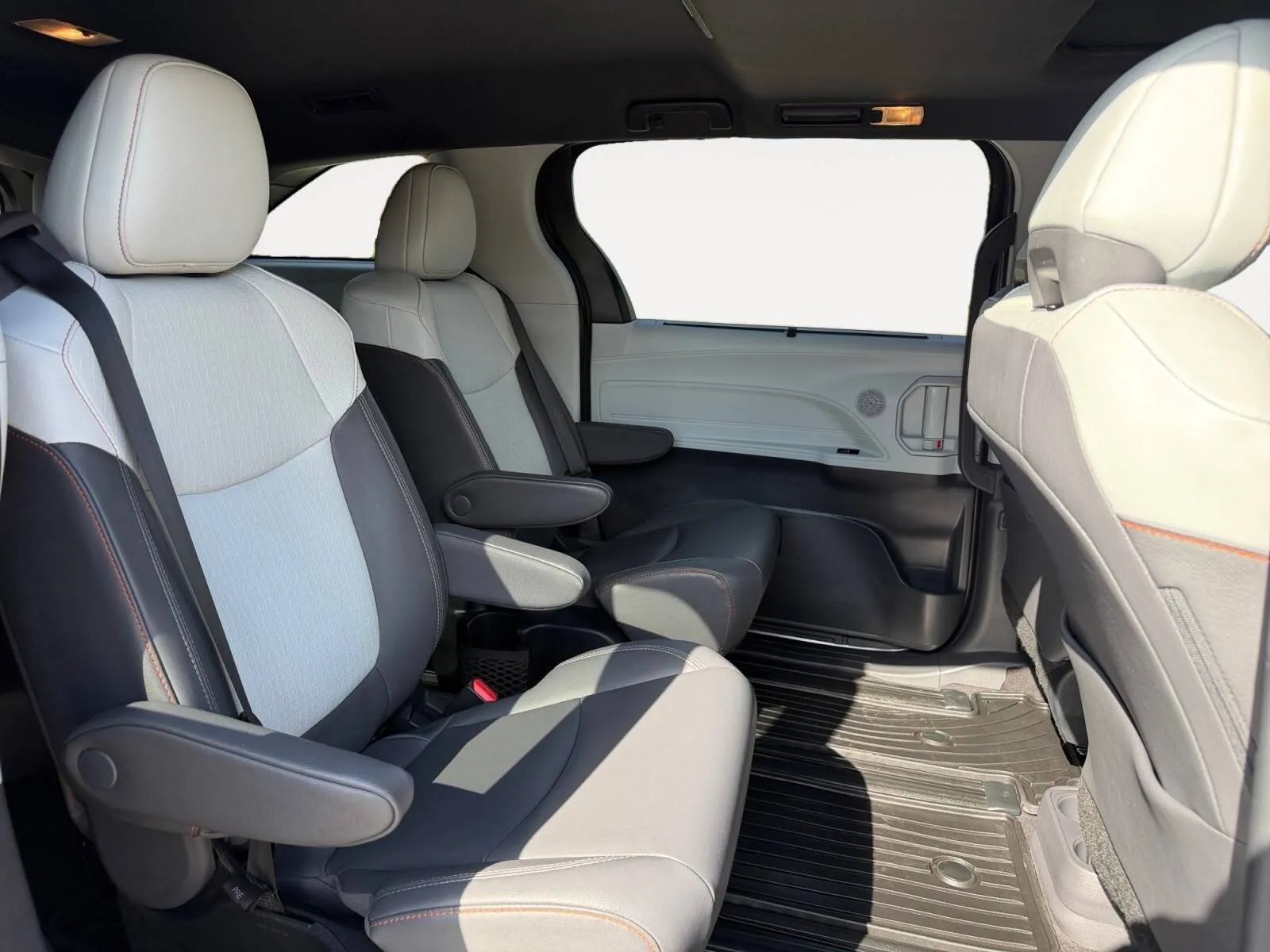 Toyota Sienna photo 25