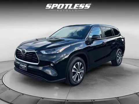 Another view of 2024 Toyota Highlander XLE for sale in San Antonio, TX at Spotless Auto Loop 1604
