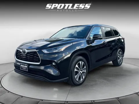 Black 2024 Toyota Highlander XLE for sale in San Antonio, TX