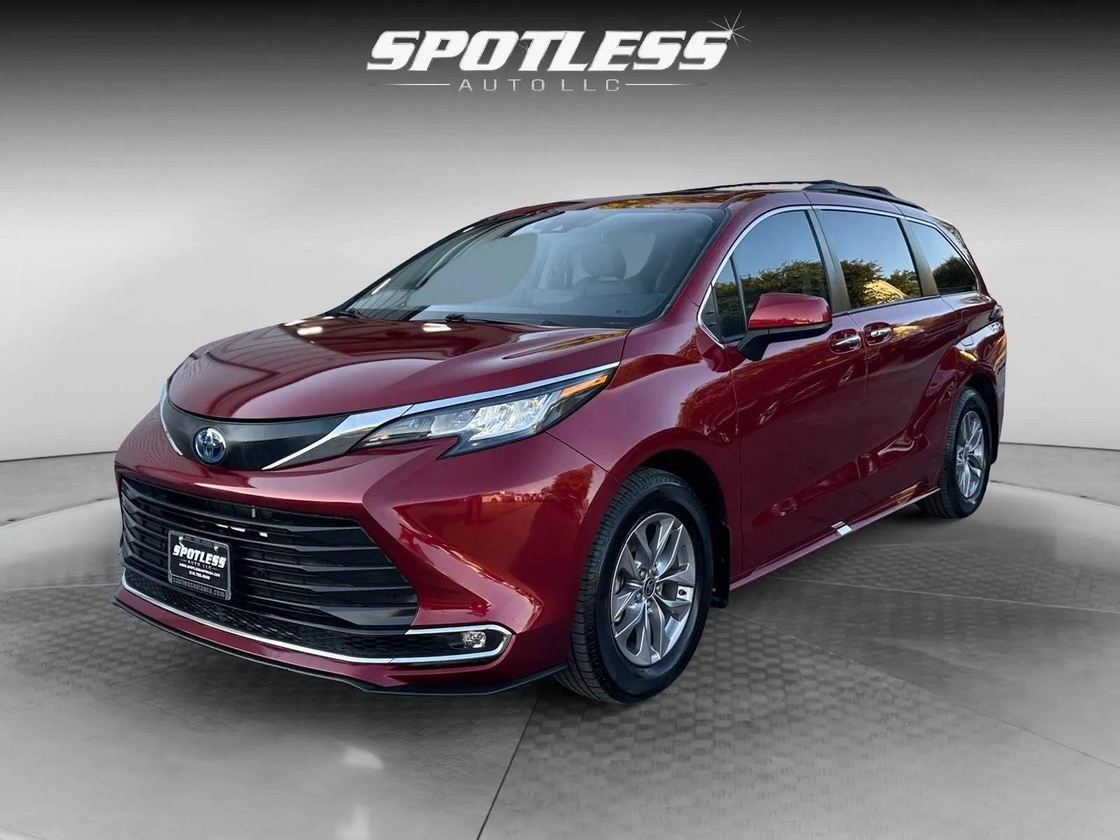 Red 2022 Toyota Sienna for sale in San Antonio, TX