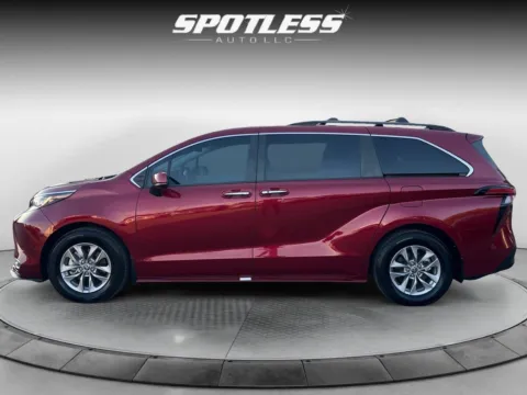 More photos of 2022 Toyota Sienna at Spotless Auto Loop 1604, TX