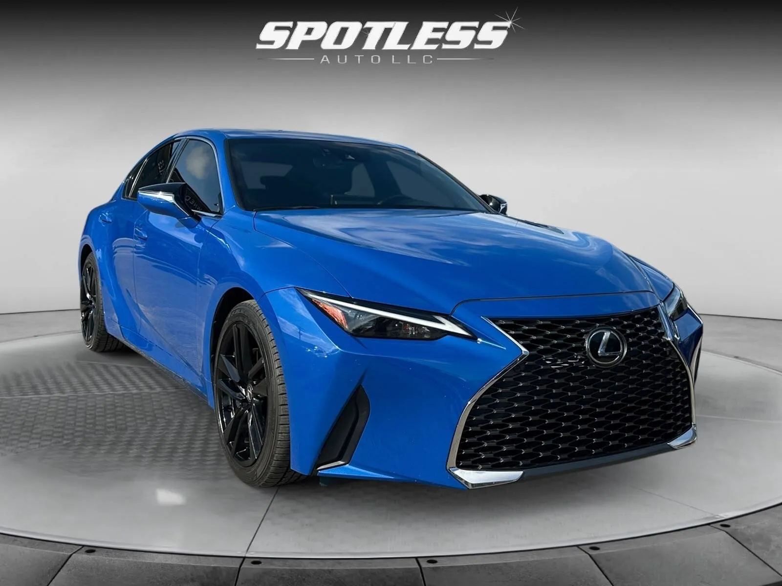 Lexus IS photo 9