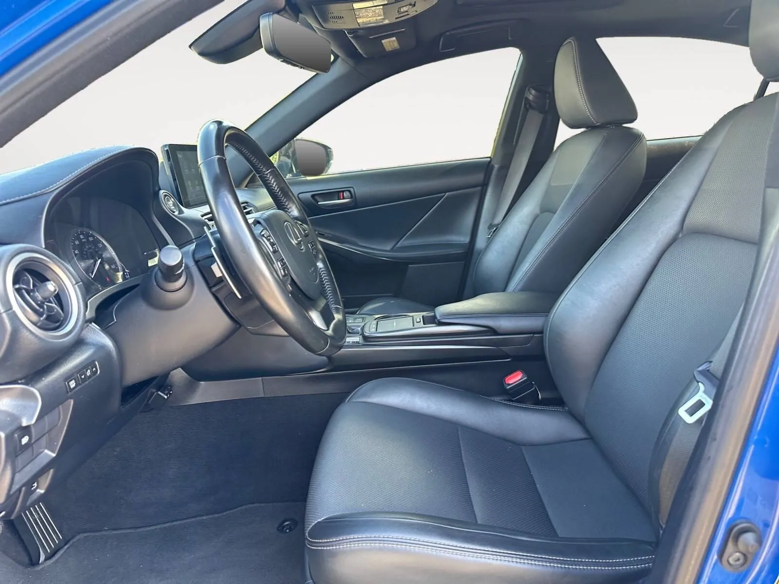 Lexus IS photo 19