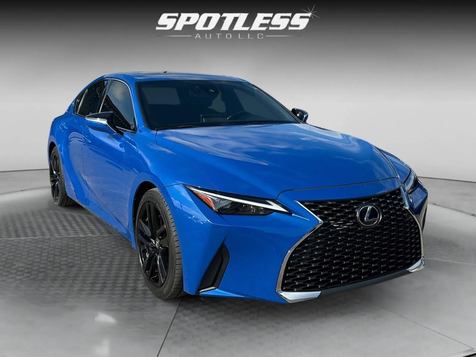Lexus IS photo 11