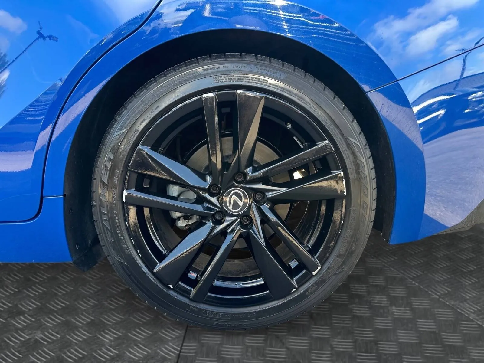 Lexus IS photo 14