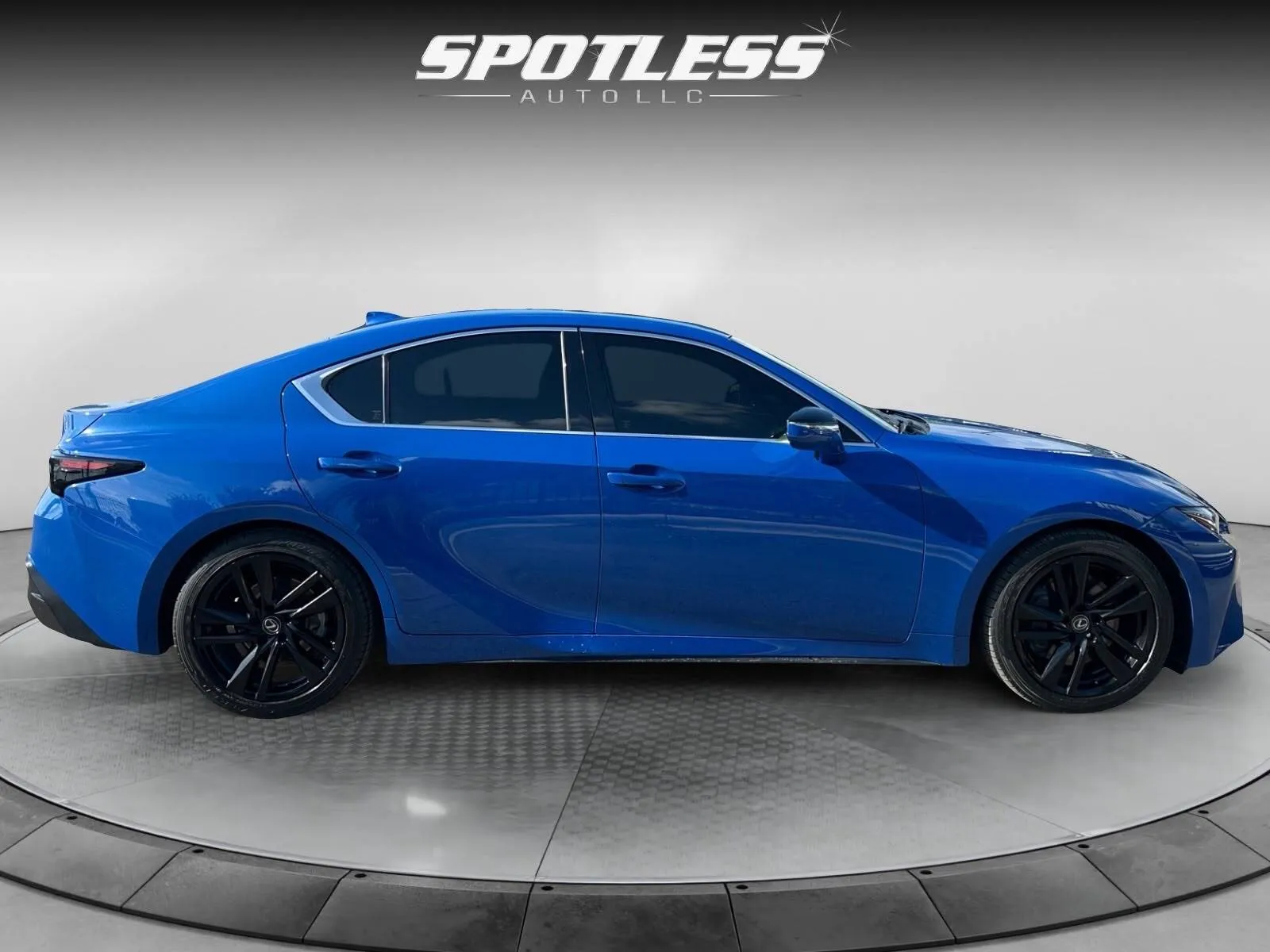 Lexus IS photo 8