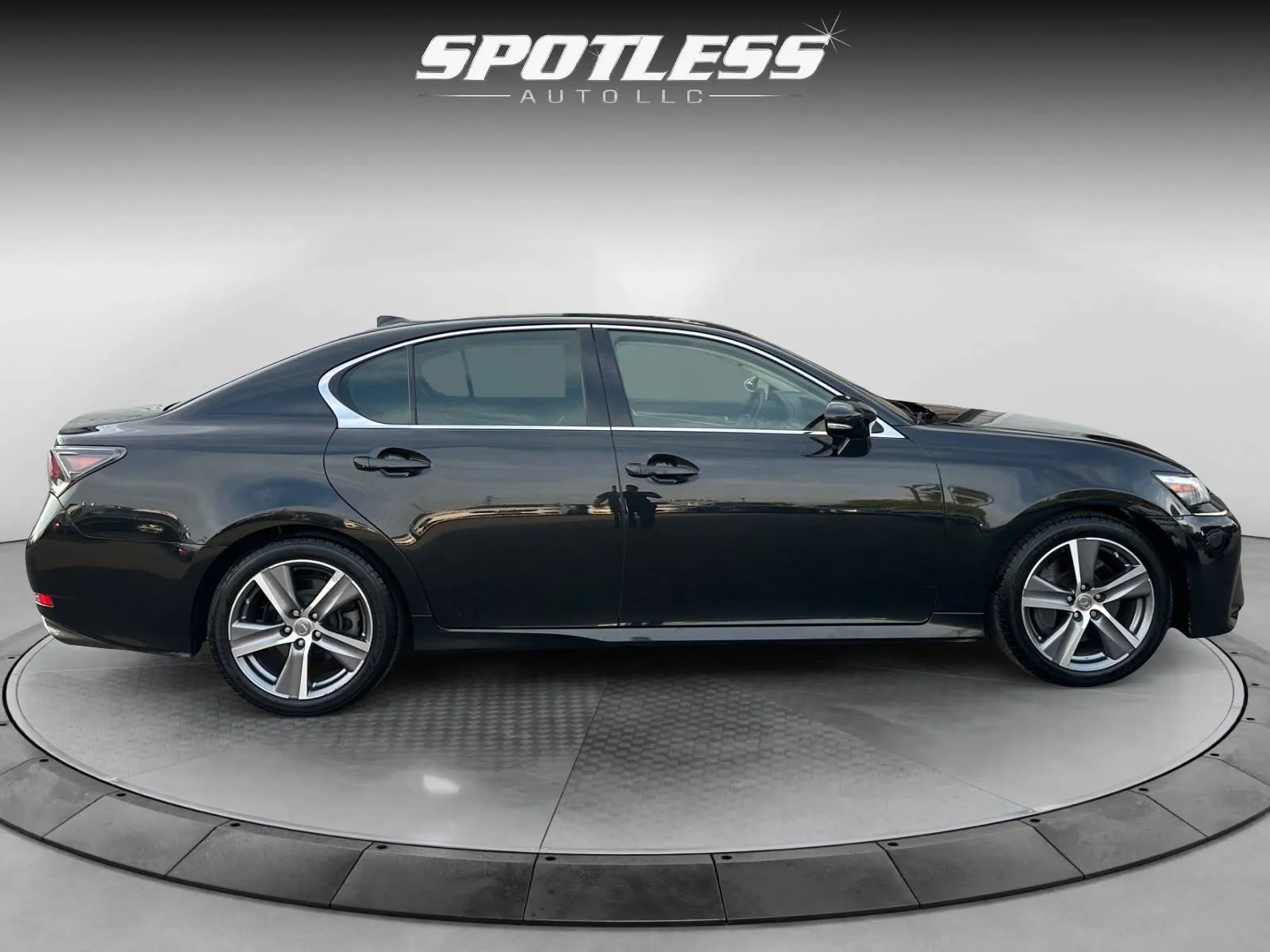 Lexus GS photo 8