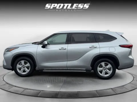 More photos of 2021 Toyota Highlander L at Spotless Auto Loop 1604, TX