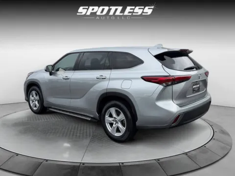 More photos of 2021 Toyota Highlander L at Spotless Auto Loop 1604, TX