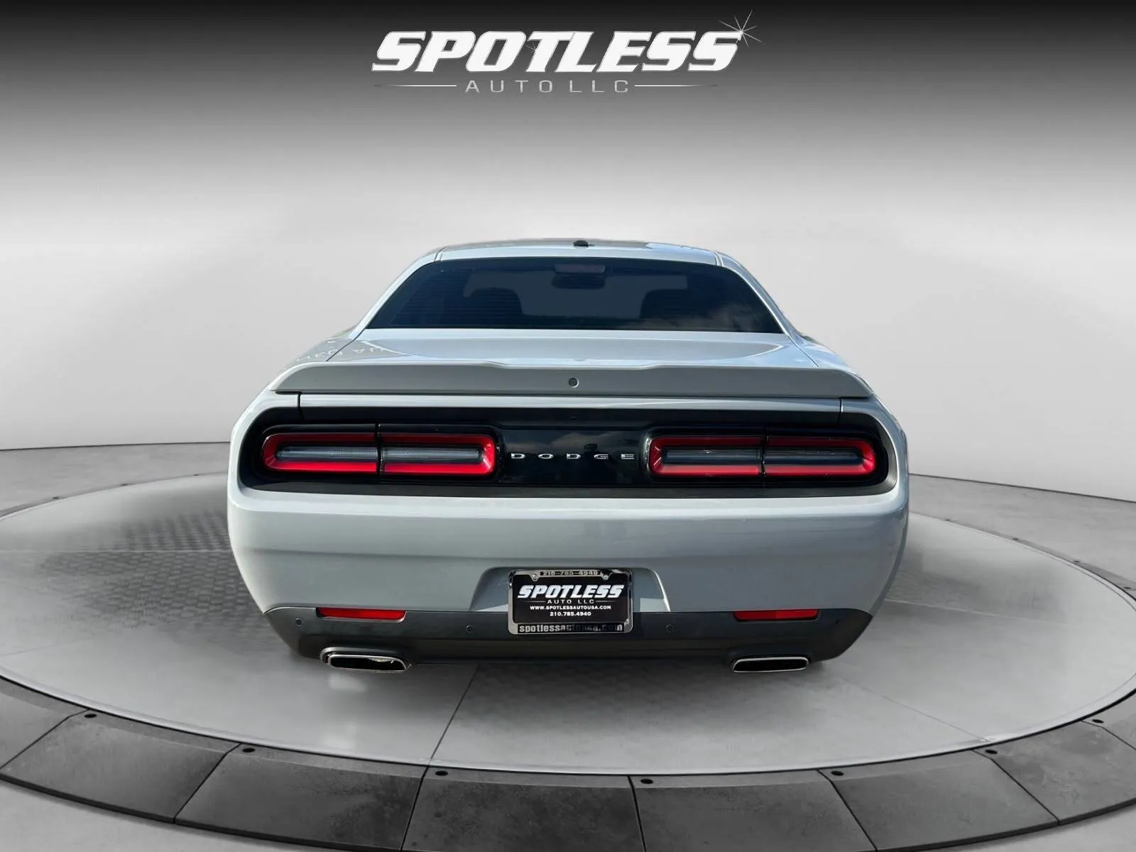 Dodge Challenger photo 6