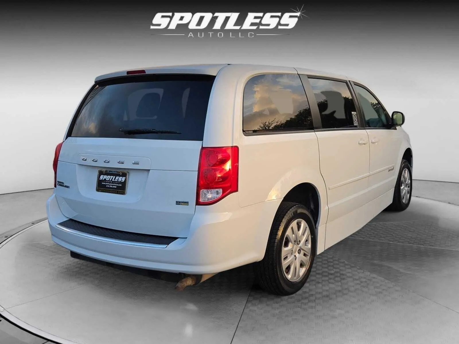 Dodge Grand Caravan photo 9