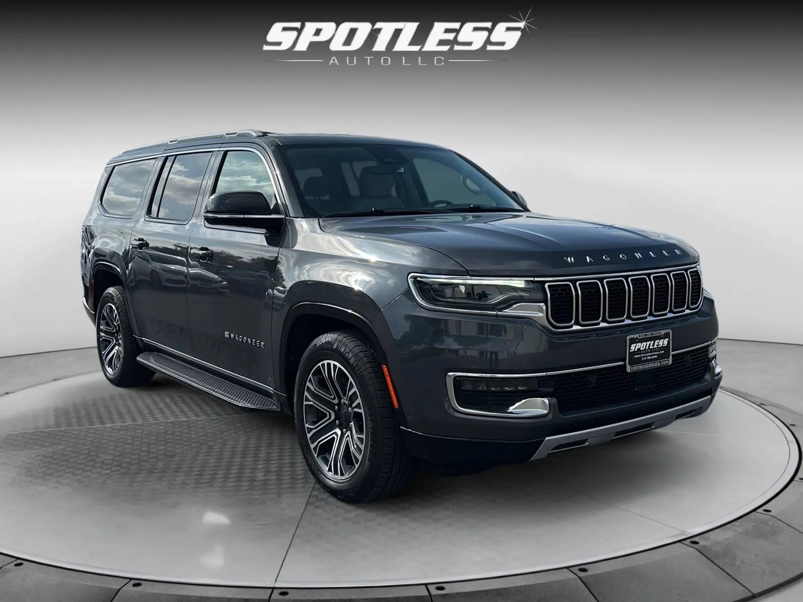 Jeep Wagoneer L photo 7