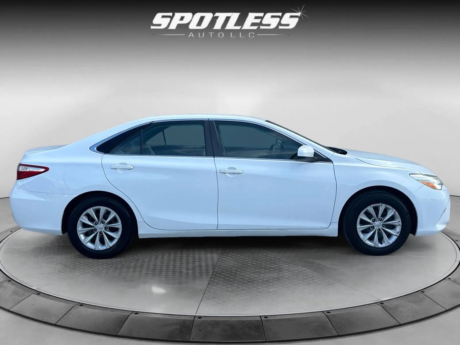 Toyota Camry photo 7