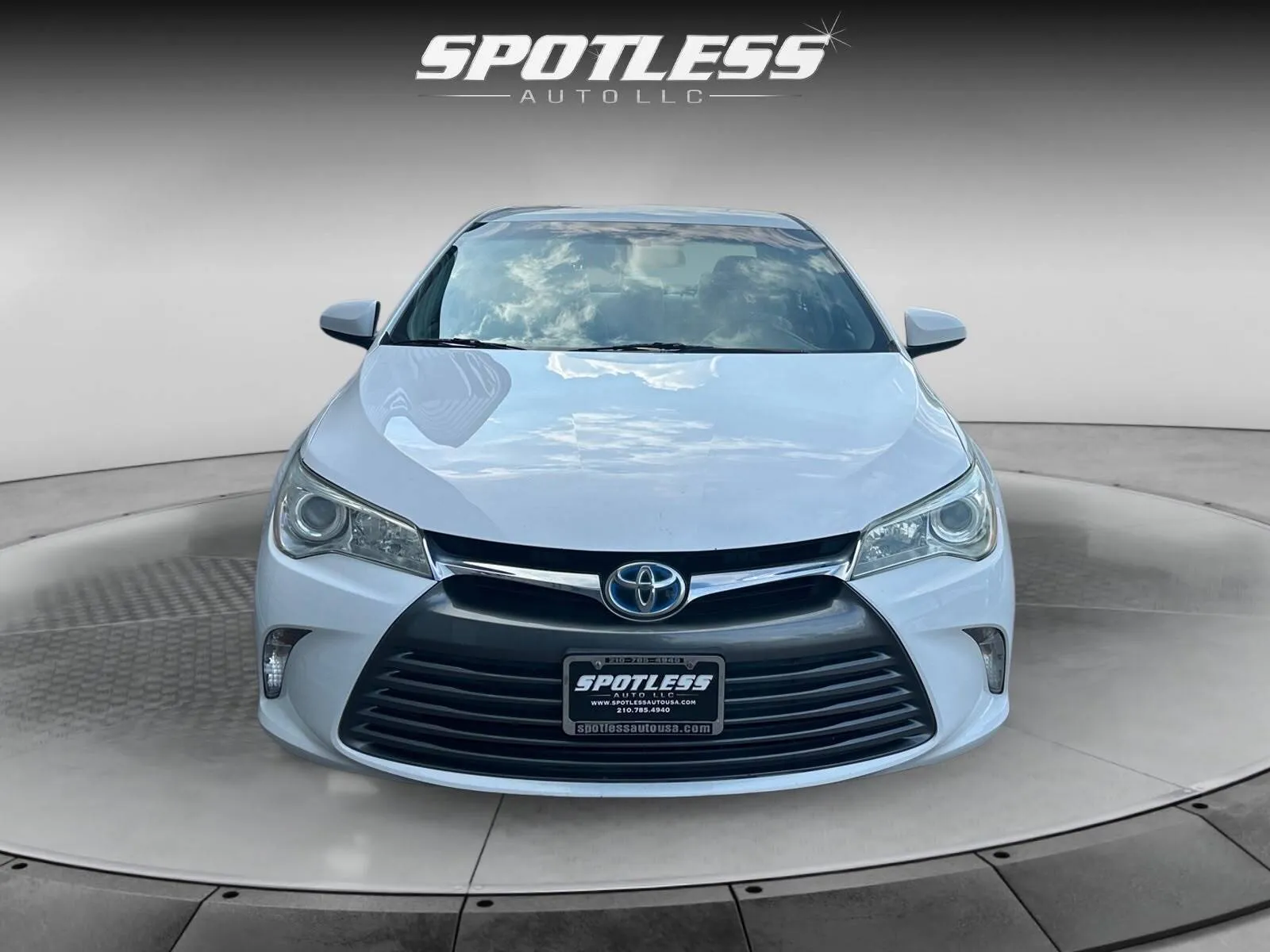 Toyota Camry photo 9