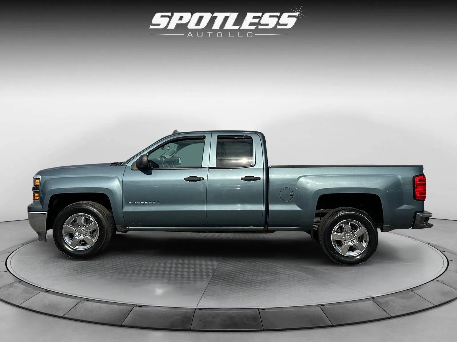 Chevrolet Silverado photo 4