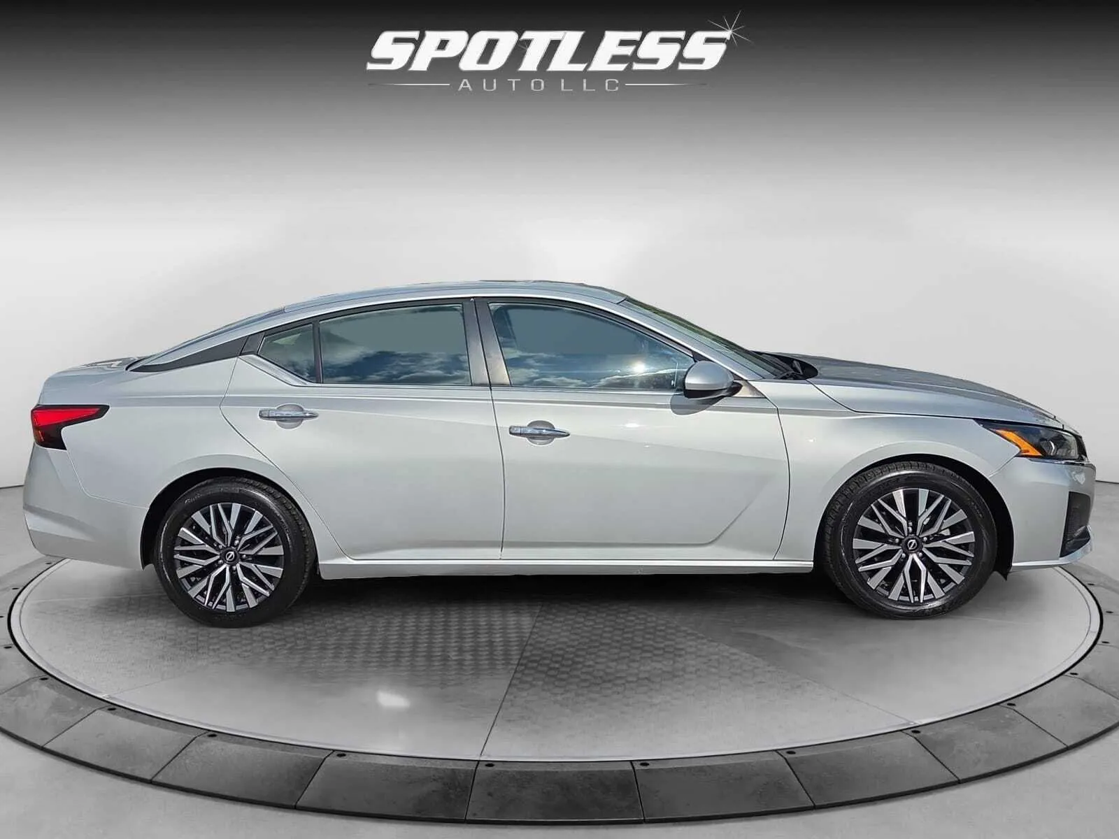Nissan Altima photo 8