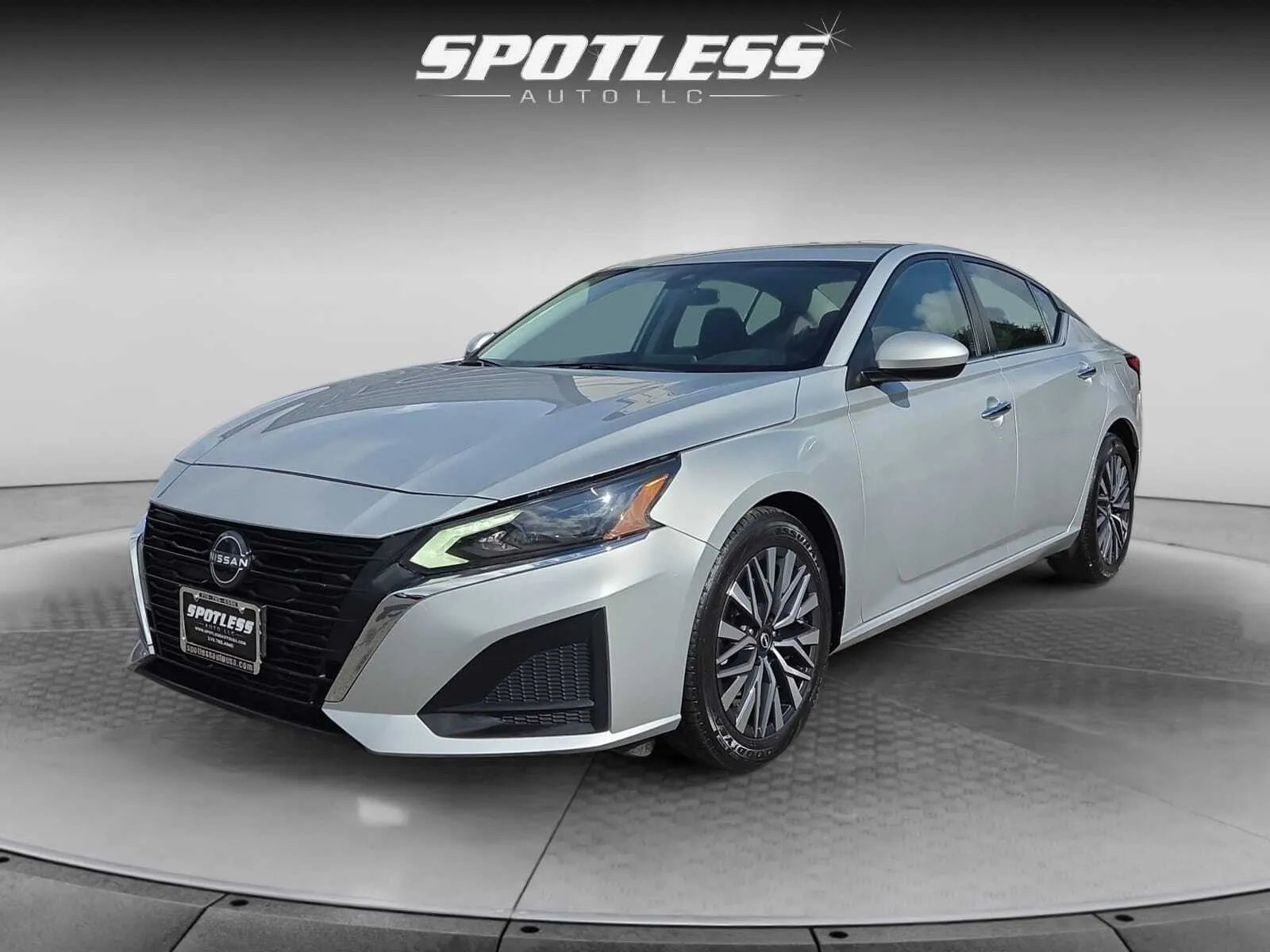 Silver 2023 Nissan Altima 2.5 SV for sale in San Antonio, TX