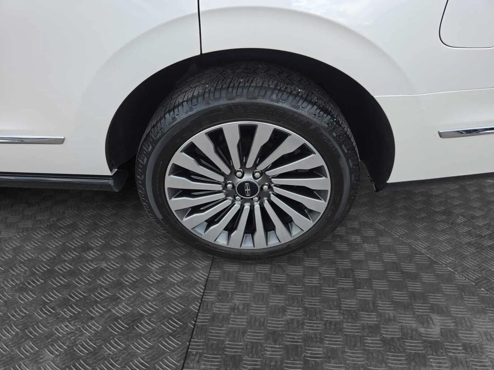 Lincoln Navigator photo 14