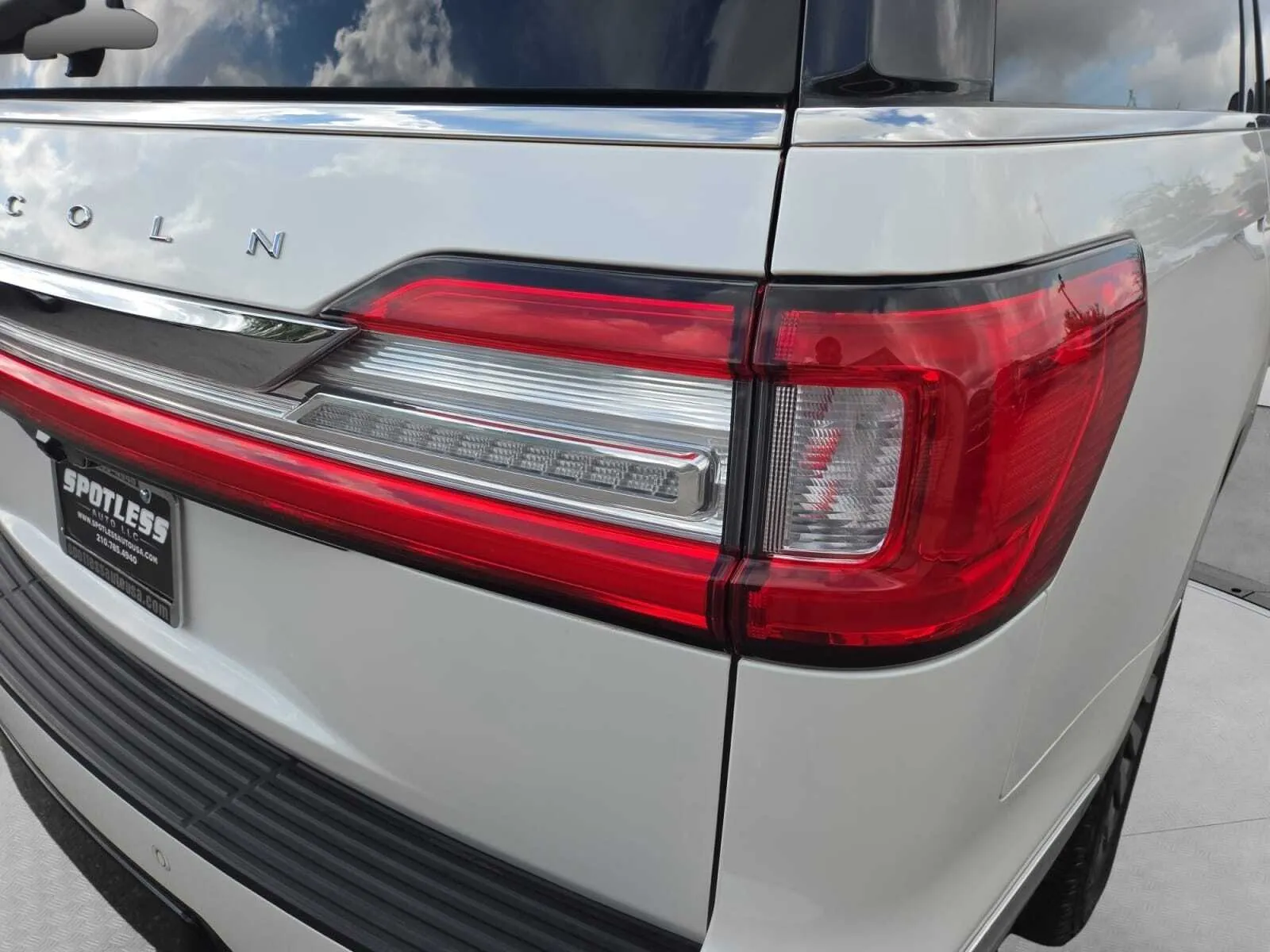 Lincoln Navigator photo 12